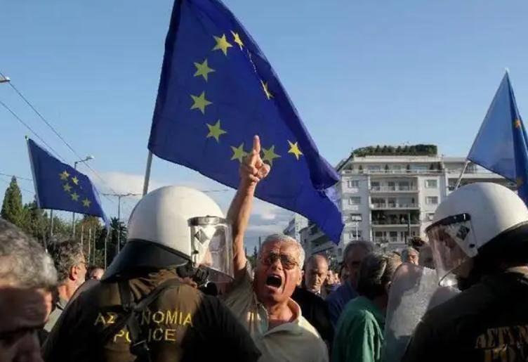 一口吃下去的肉，美国现在想吐出来还顺带换个口味？比雷埃夫斯港这个原本不太受人待见