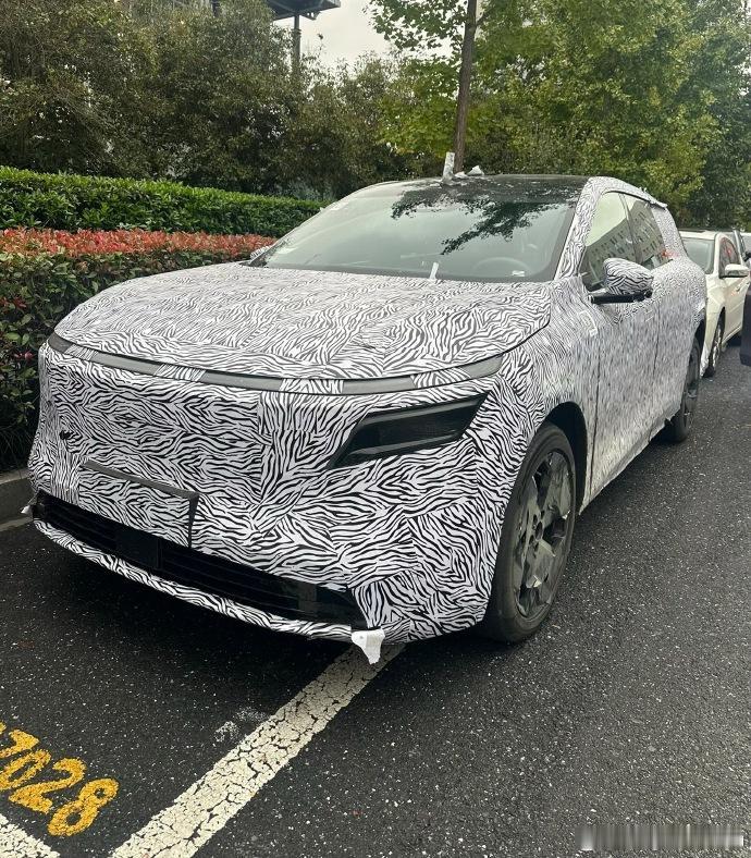 日产纯电SUVN8谍照来了！[吃瓜]这是要在纯电SUV市场扔王炸？