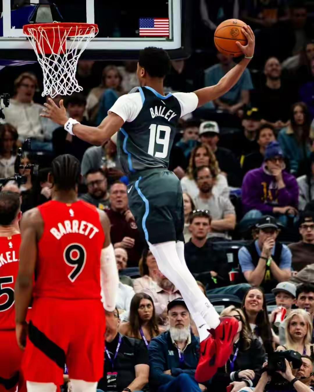 贝利只要有球权还真具备爵士基石的能力爵士输给猛龙，贝利投篮21中11，三分1