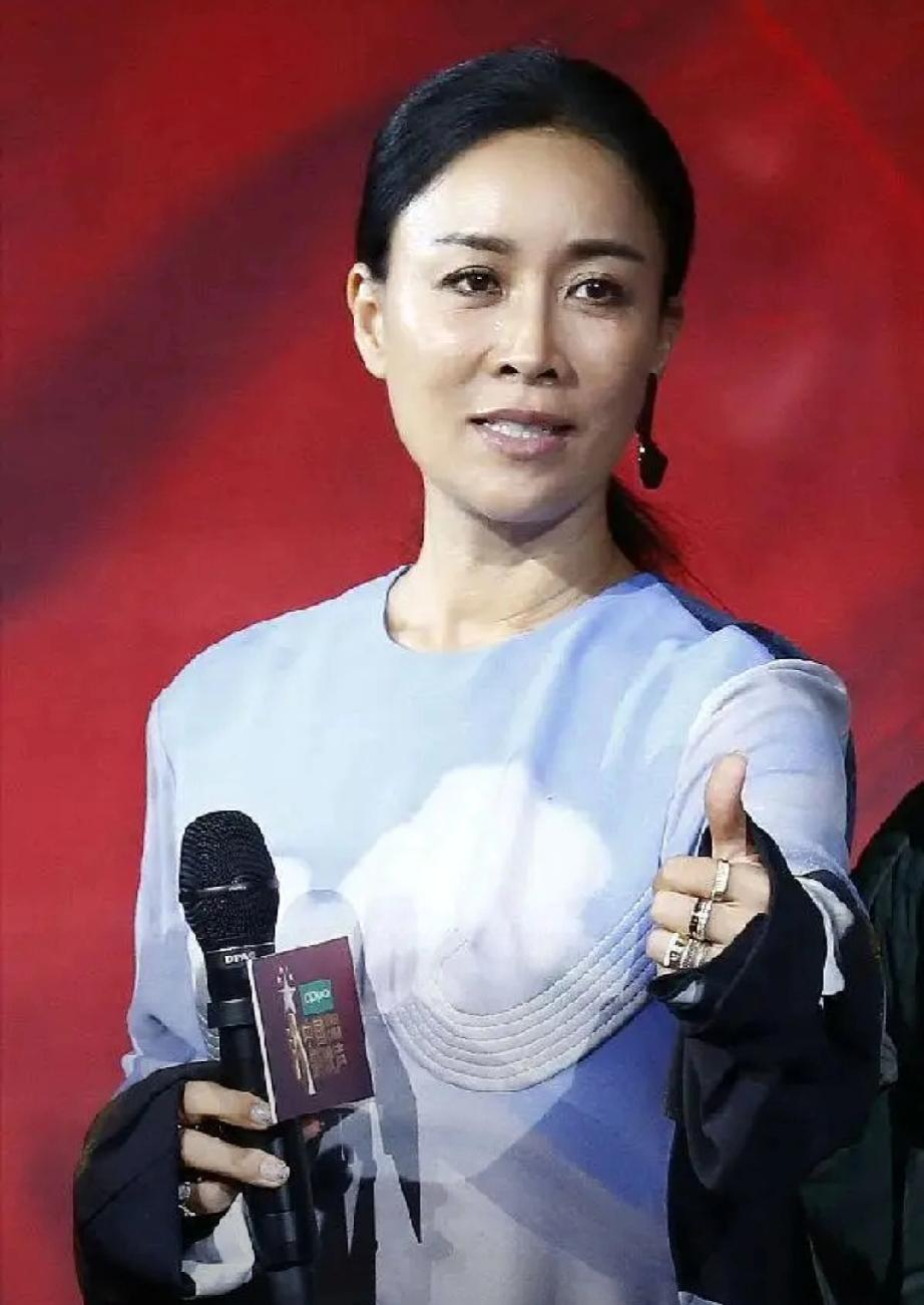 彻底翻车！那英演唱会官宣仅2小时，评论区全面沦陷，终究为狂妄买单阔