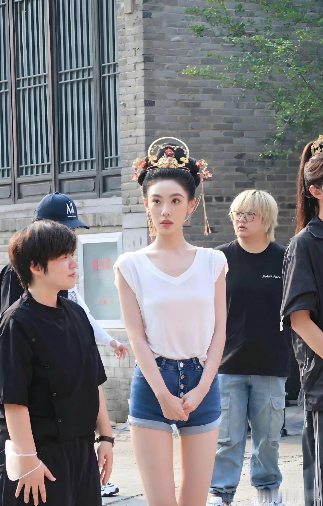 妈耶！这颜值可以当明星了…