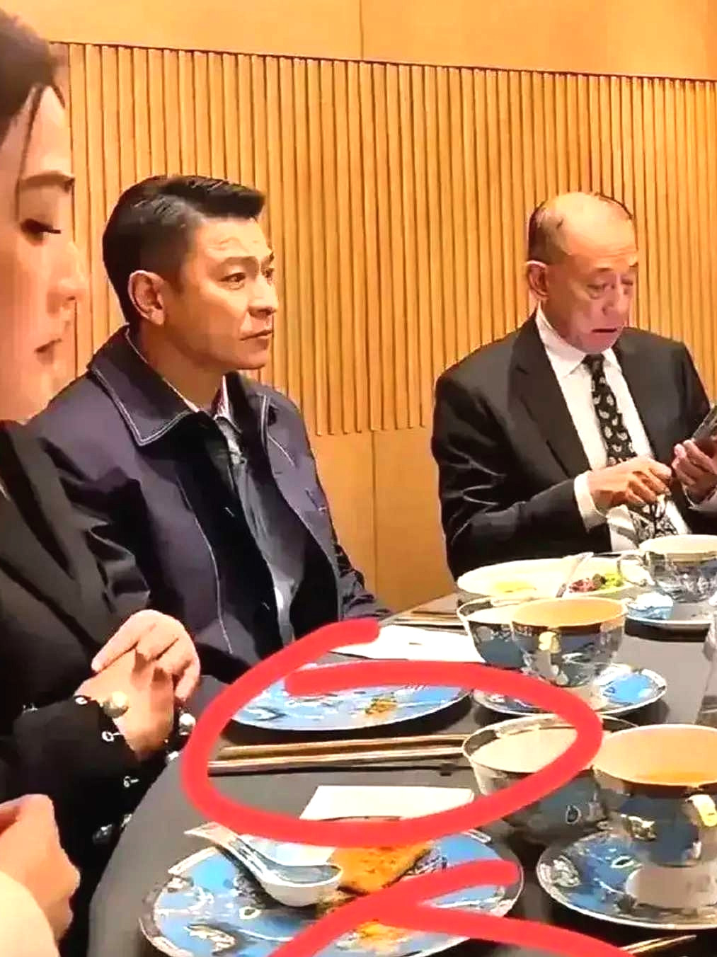有钱人吃饭这么讲究的吗？