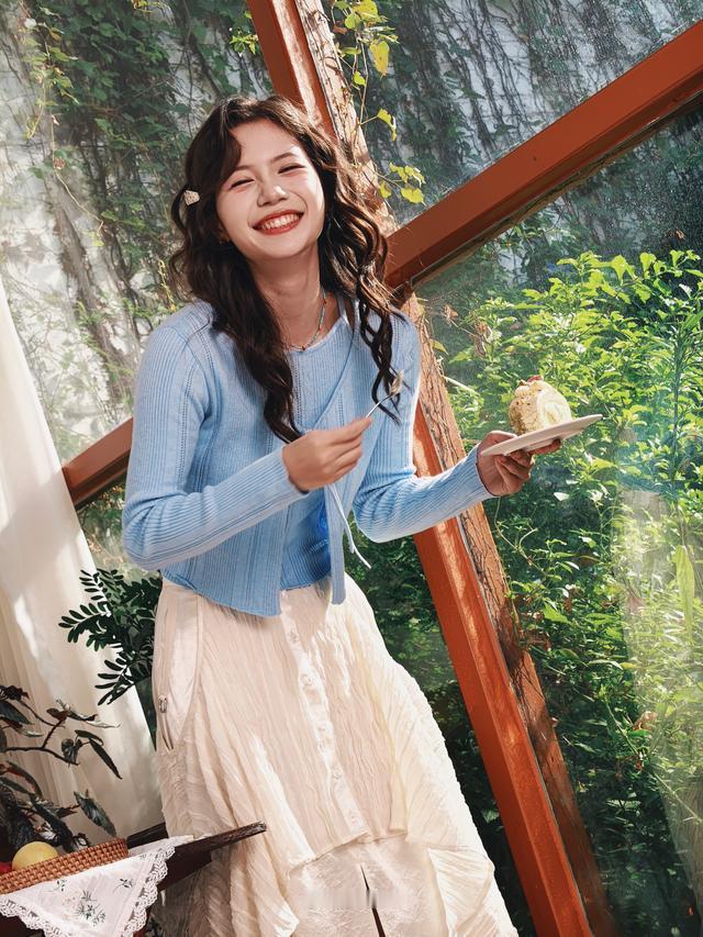 家人们，今天来聊聊vivoS50的影像功能！它可没搞那些花里胡哨的概念，而是实