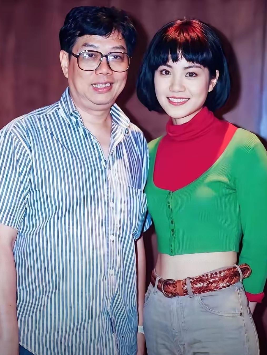 天后王菲不光有一副天生的好嗓子，她的运气也十分爆棚。1987年，18岁的王菲随父