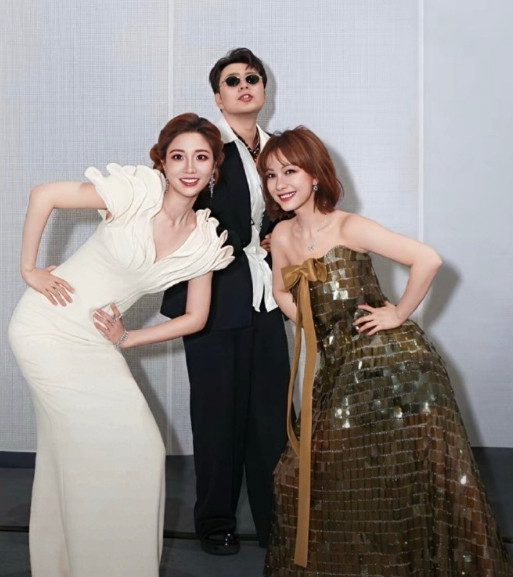 杜海涛，吴昕，沈梦辰俏皮合影。​​​