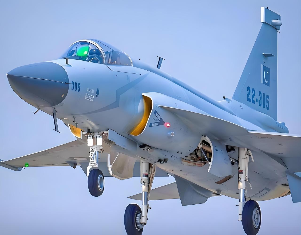 沙特准备换JF-17雷电战斗机。据中东媒体报道，沙特与巴基斯坦之间在商量，巴