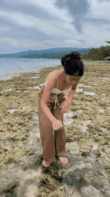 厉害这玩意还能直接生吃吗？小姐姐就不怕硌牙啊？[笑着哭]