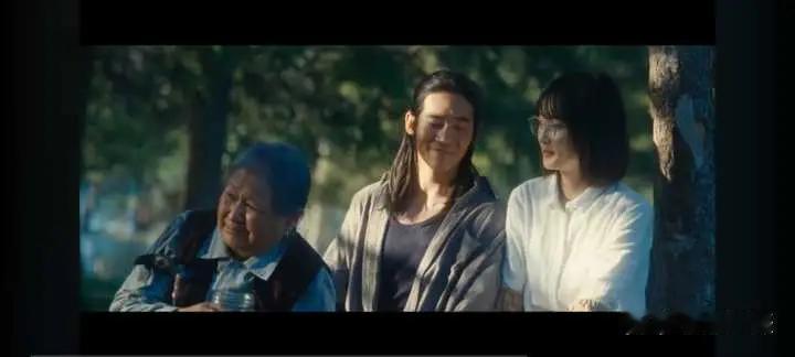 孩子成绩不好该怪谁，这事儿还真不好说。现代家庭很重视孩子教育，家庭环境对孩子成绩