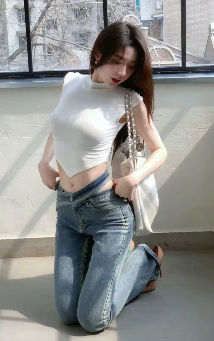 这腿，这身材，不穿丝袜白瞎啦