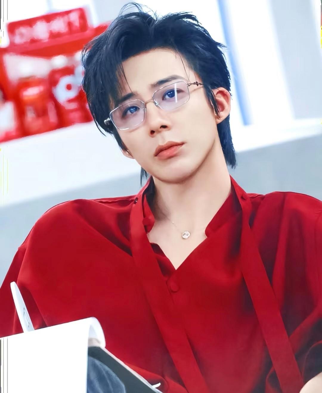 刘宇宁会红不是没有道理的，他的举动给所有的男人都上了一课，很多艺人把过去藏得