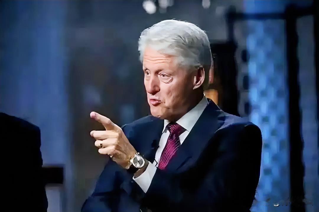 克林顿真的怒了，他要掀翻美国的桌子：你们凭啥就公布我一个人？美国最精彩的一幕