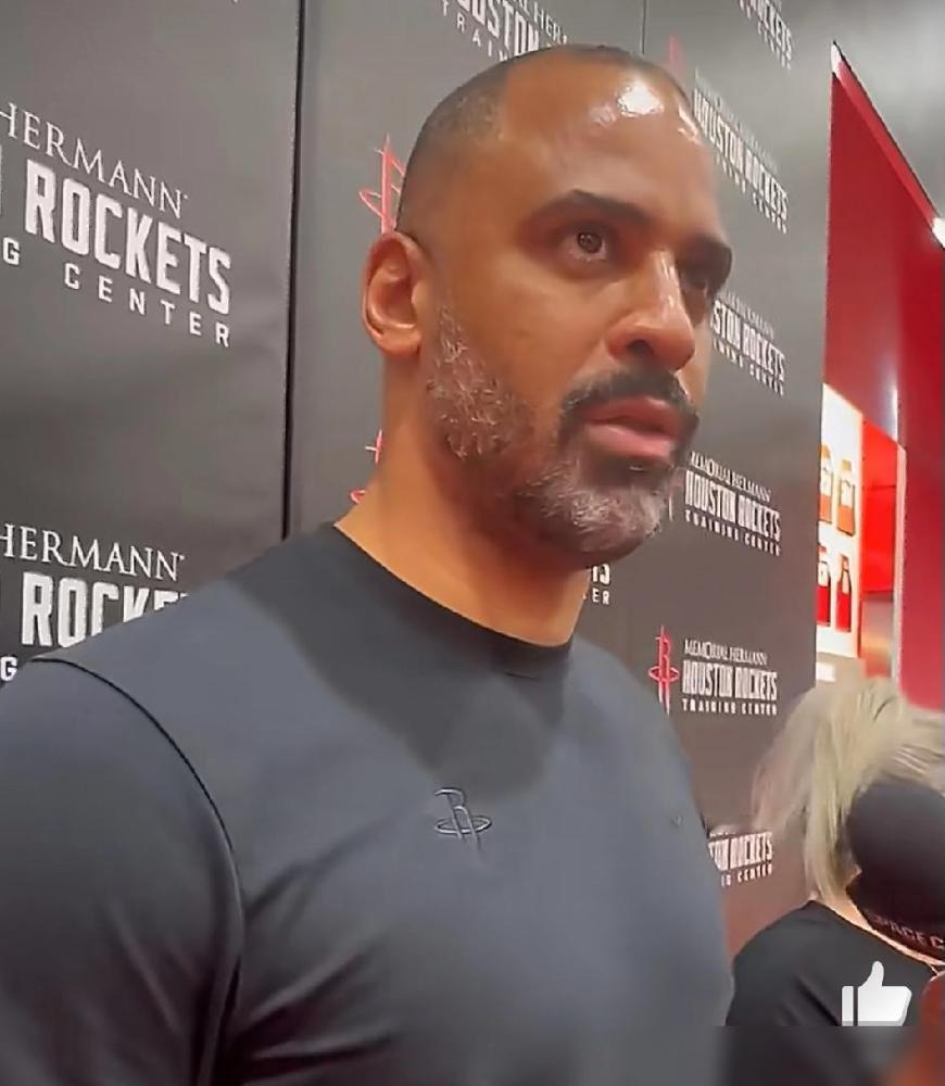 乌度卡证实，今年夏天其他球队曾试图从休斯顿挖走他：大概意思就是，他这个休赛期