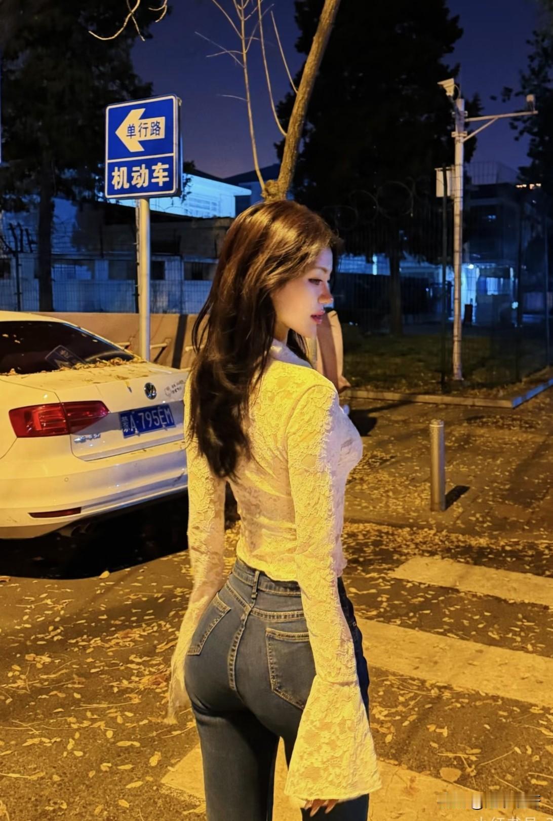 像A4小腰吗什么样的穿搭可以成为气质女神?