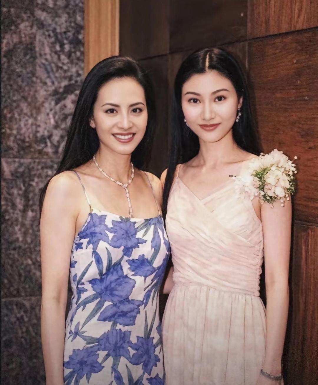 这是香港第一美女李嘉欣和台湾第一美女田丽的珍贵合影，你觉得谁好看？
