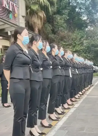 这公司的制度很严谨，是要打造一支铁军吗？