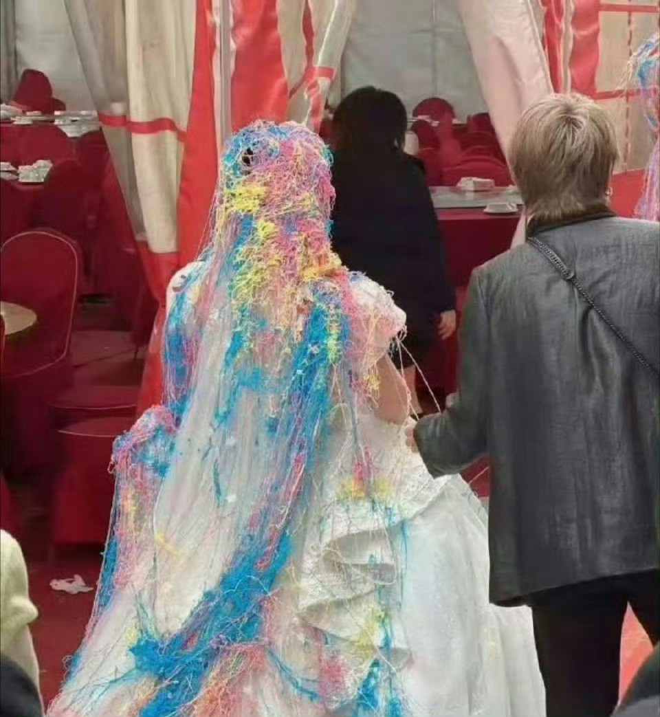 怪不得新娘全程黑着脸，原来是这样……