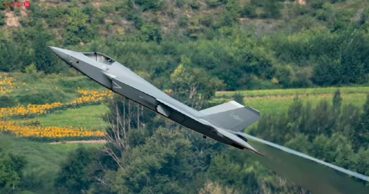 歼-35比F-35漂亮的原因！众所周知，F-35的代号“雷电II”，但人们一般