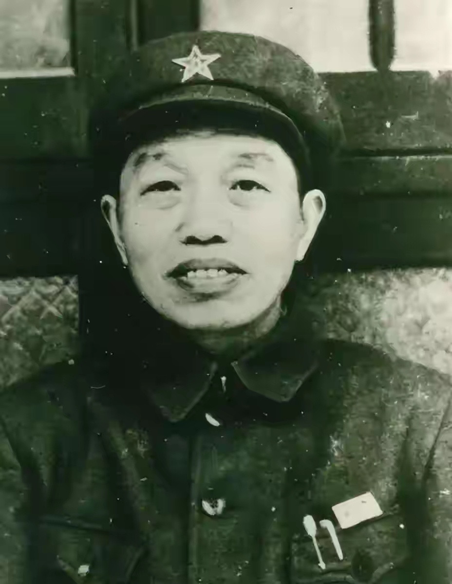 历史知识开国元勋里，谭老板的性格极具传奇色彩，一生豪气万丈，坚定不移，敢想敢干