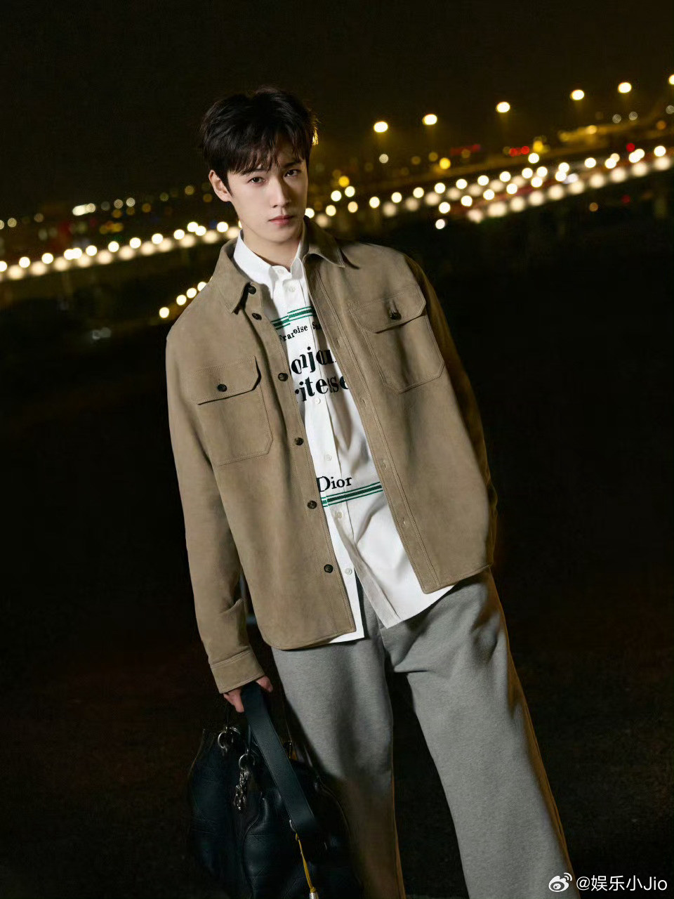 李昀锐看秀造型，不得不说他这张脸真的天选白切黑书生，尤其是p3白切黑的味儿更重。