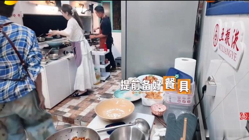 丁禹兮谁来懂一下丁禹兮这段的控场能力丁禹兮的控场是润物细无声那种！在《中