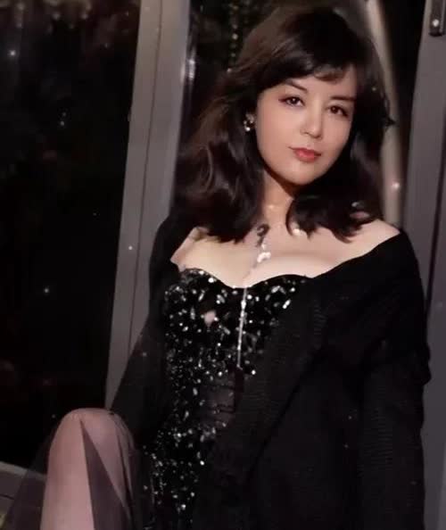 于文红告诫大家，美容和医美的时代红利周期已经过去了。有网友问于文红，现在