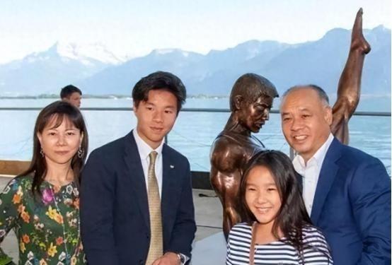 1993年，体操王子李宁娶了师姐陈永妍，婚后6年一直都没有孩子，陈永妍埋怨都怪李