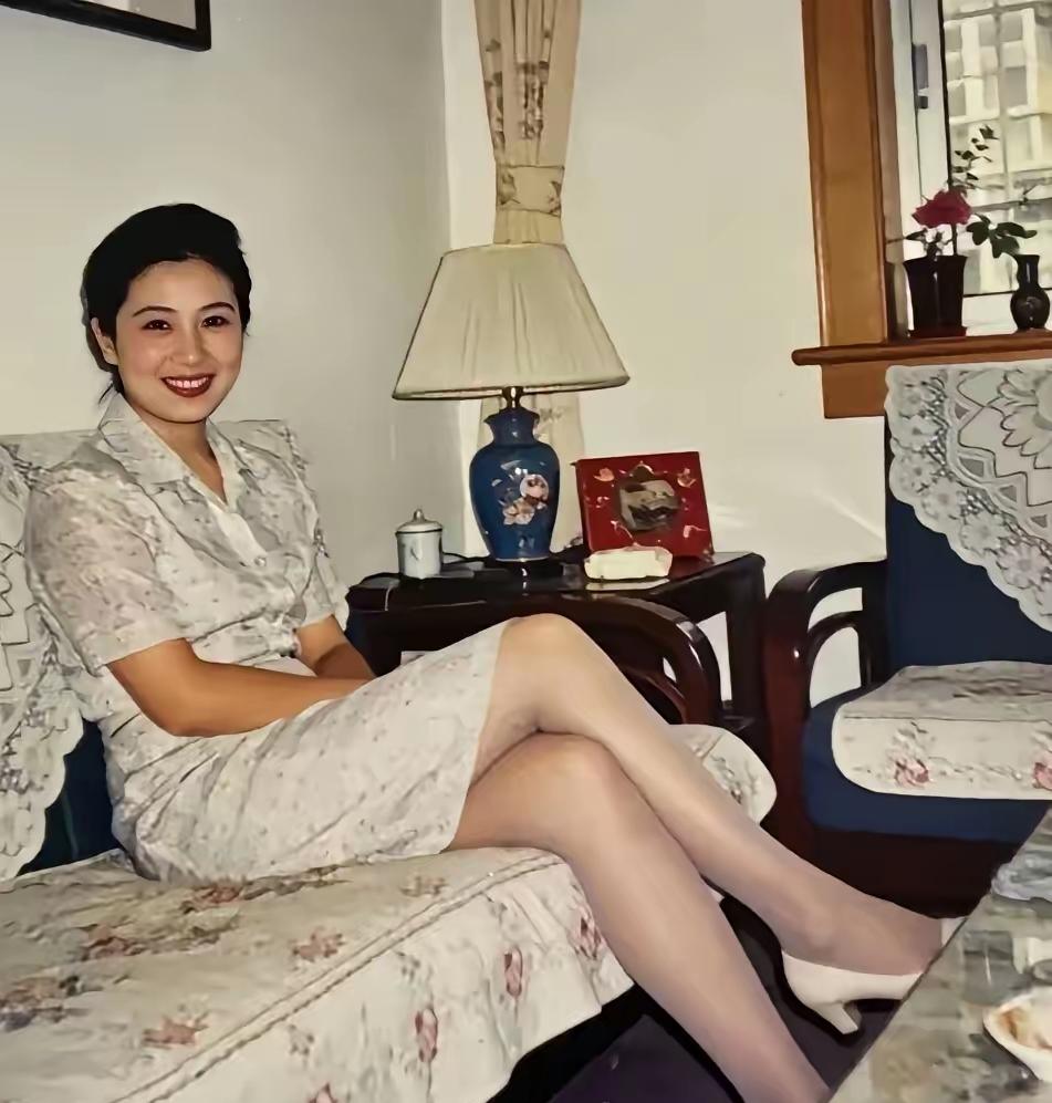 90年代的美女，没有美颜，真的是原汁原味的耐看型。