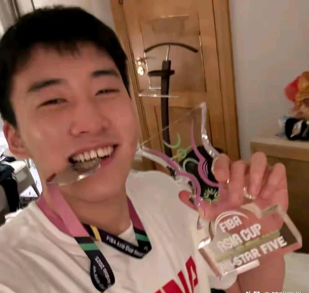 王俊杰这个假期收获满满，被戏称为（最强暑假工）。这也是王俊杰实力的体现，这也说