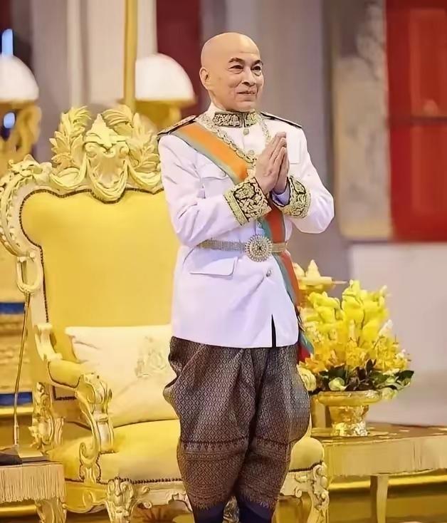 泰国与柬埔寨开战，柬军一败涂地，但对国王西哈莫尼来说，未见得是“坏事”…毕竟，泰