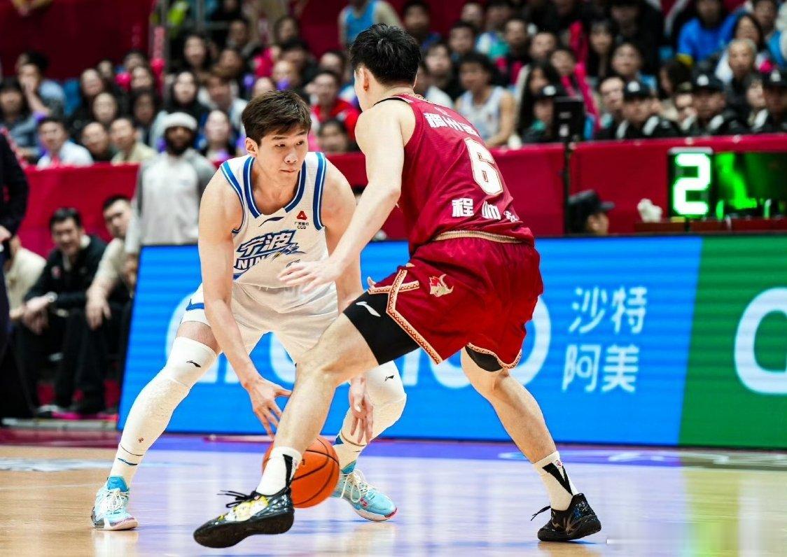 CBA顶薪后卫王俊杰加盟山西男篮热点科普此次转会是图一不是图二cba顶薪后卫王