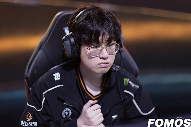 GEN以2-0战胜HLE后，Zeus在败者群访中解释了今天状态不佳的原因：“今天