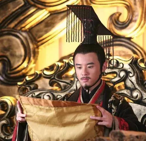 野史：公元前150年，38岁的汉景帝奄奄一息，他拉住太子生母说：“<em>栗姬</em>，我死了之