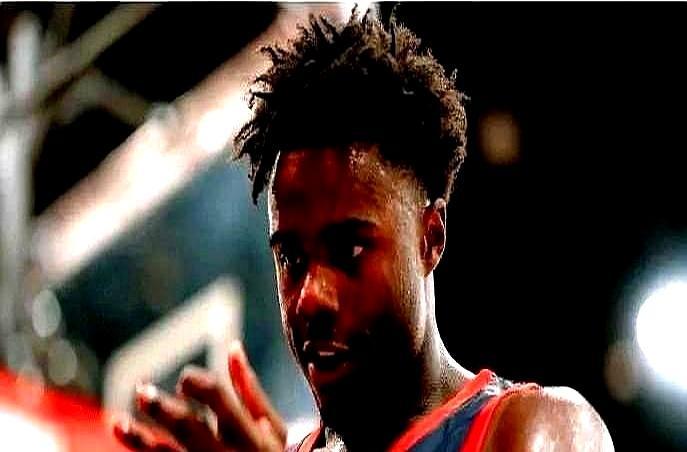 跟你说个快船的事儿。那个叫科比·布朗的新秀，23年首轮最后一个签选的。这哥