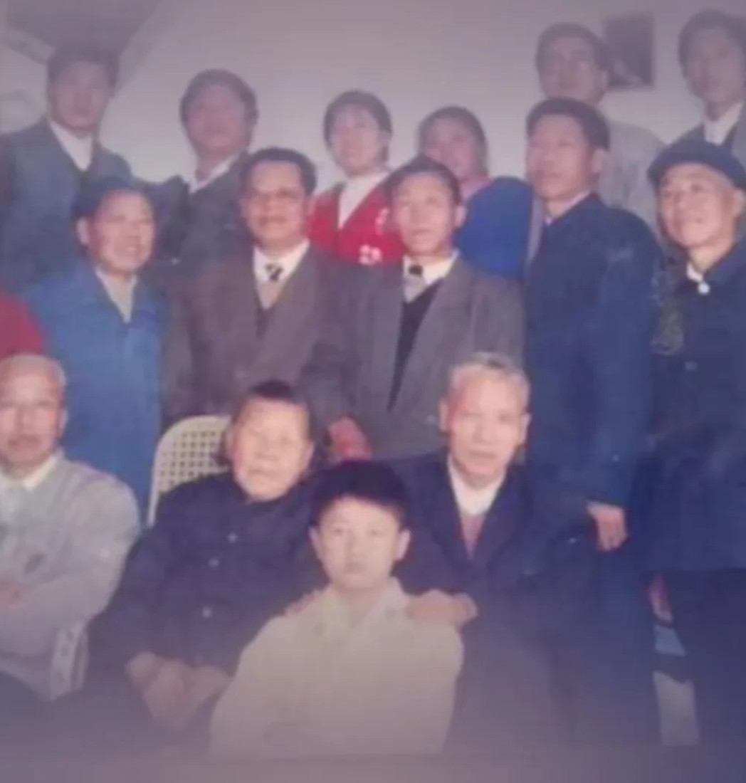 怀念我的父亲一直想写篇文章来纪念父亲，终是写到一半又仍，每每撕心
