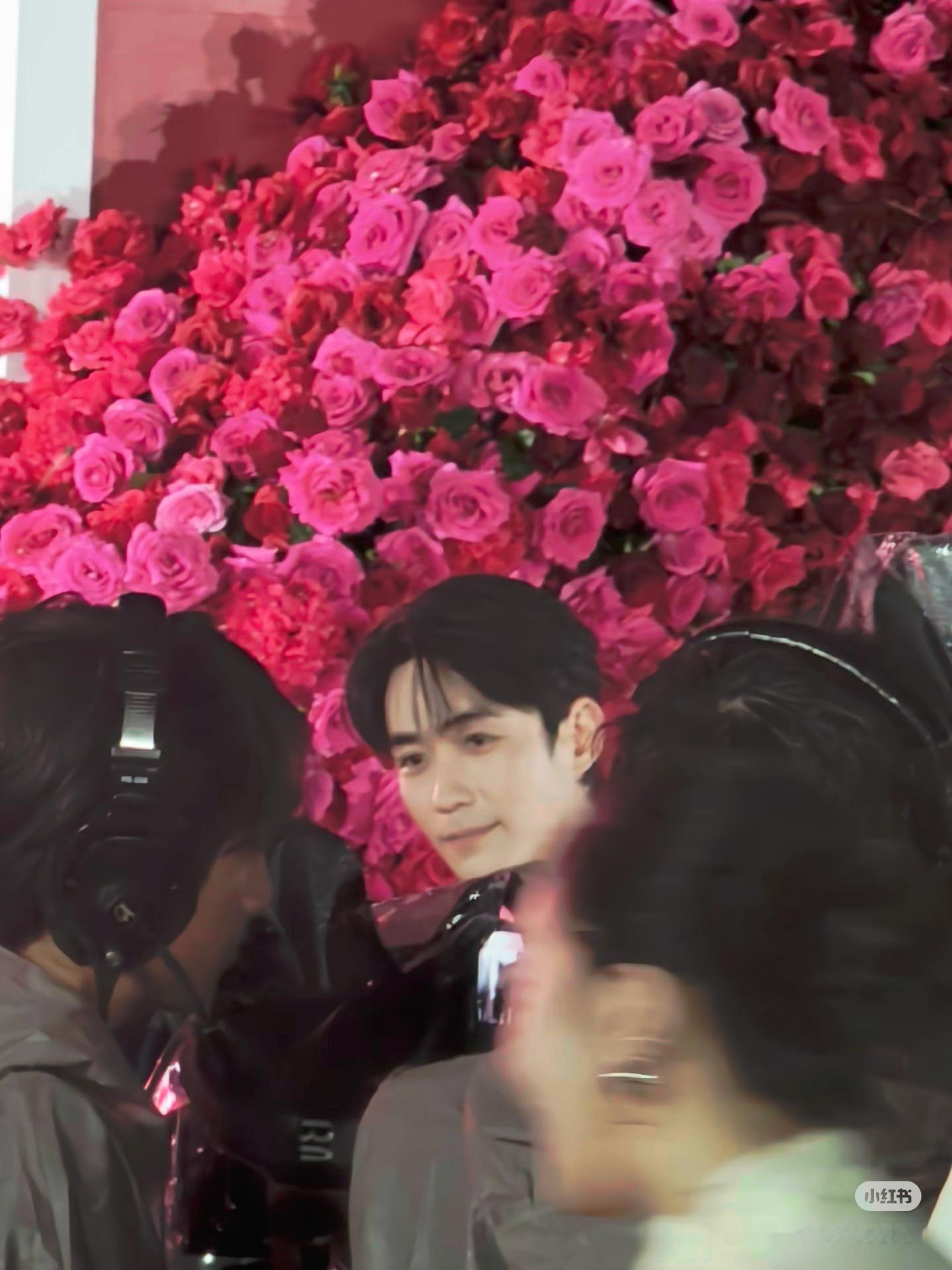 花墙果然很适合拍照📸