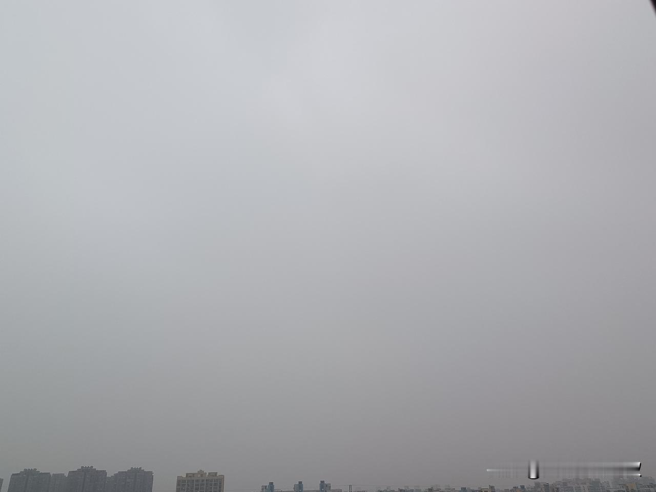 北方的网友们，当你们现在待在暖房里舒服得享受着暖气，但是你们知道吗现在的上海上空