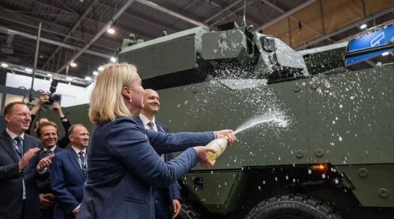 大快人心，中国对7家欧盟实体“拉清单”后，捷克先“喊疼”，其外长要求中国解释！