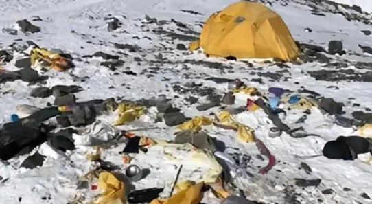 尼泊尔政府宣布了！尼泊尔废除执行11年的珠峰登山垃圾押金制，改征每人4000