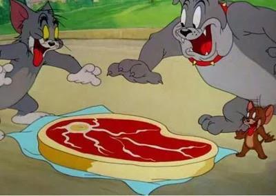 女孩三十出头，独生女，上班路上被一辆闯红灯的渣土车卷走，连句遗言都没留下。老公比