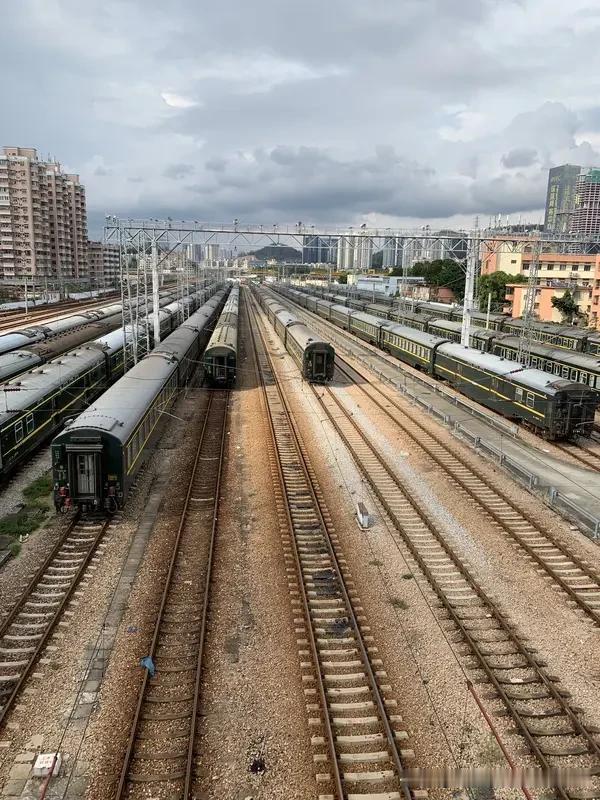 越南新总理押注中越铁路“车同轨”，只为完成高层核心经济任务越南新任总理黎明
