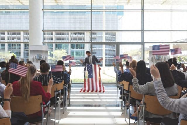 欧美数十年不间断地对华输出伪学封锁实学，导致中国目前伪学泛溢如今市面上不少看