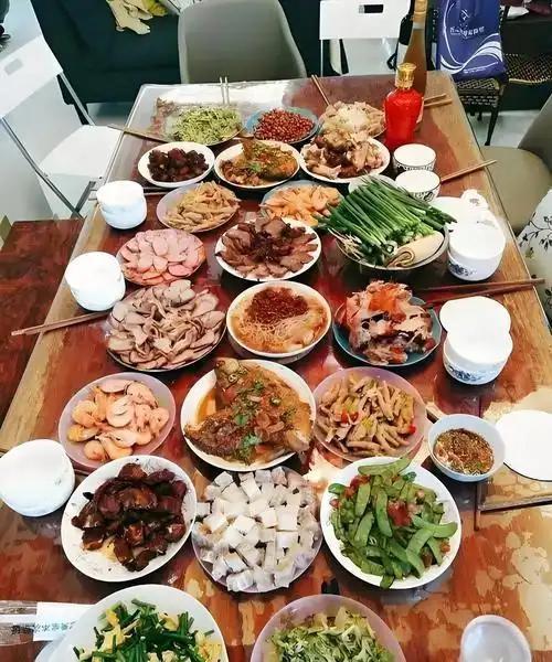 越往后，年味会越来越淡，亲情也会越来越冷。这话我原来不信，今年过年信了！初五