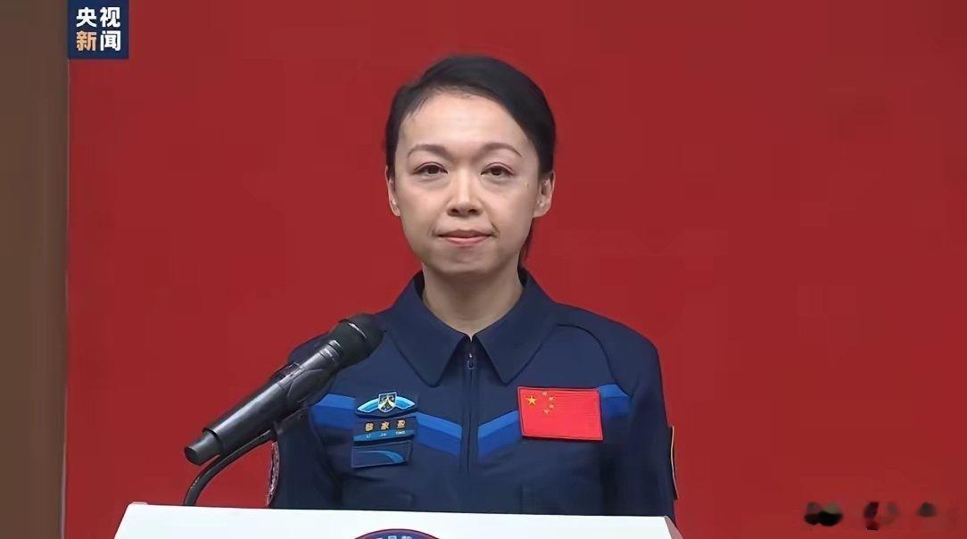 黎家盈介绍自己说已经是三个孩子的妈妈了。她1982年出生，今年四十四岁。这个年纪