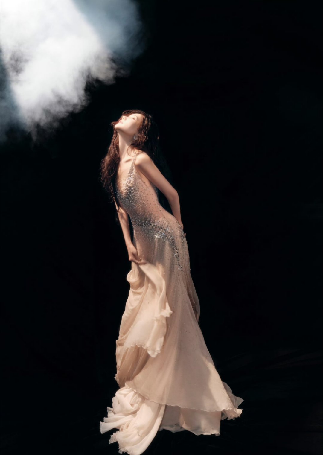 李一桐公主我要拜倒在你的公主裙下👸🏻，属于是美人鱼上岸啦！