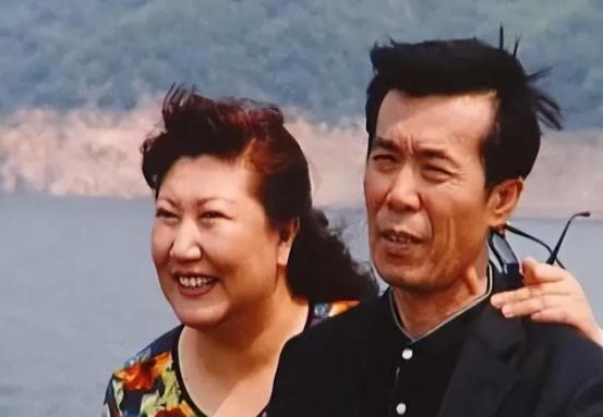 1997年，何庆魁的老婆张艳茹流着眼泪对"插足者"高秀敏说："秀敏，老何已经跟你