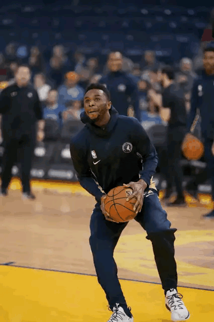 终于想明白了,现在我为什么不喜欢看NBA。因为我out了。年龄不是问题,虽然