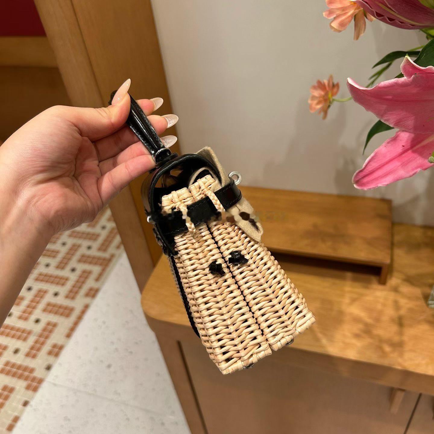 Kelly竹编黑色Box皮银扣；