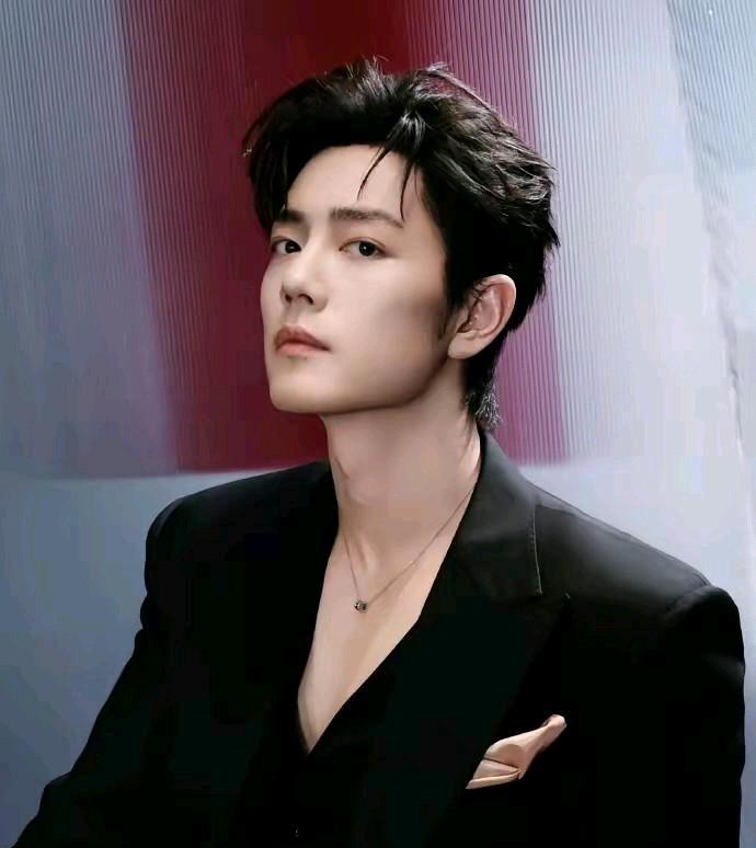 有句话一直想说希望肖战的粉丝不要骂我肖战其实不适合这种酷酷的造型他的面相是