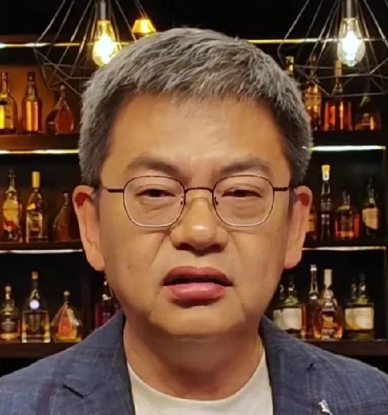 还是苏群分析的有道理，未来两年勇士主体阵容已经锁死，库里、巴特勒、格林、希尔德，