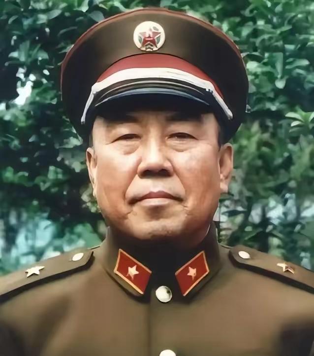 1979年，解放军军长陈家贵从前线回国，在街上遇到了几个小混混碰瓷，张口就问他索